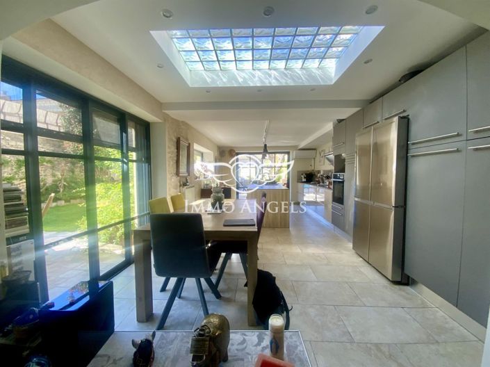 Image No.6-5 Bed House for sale