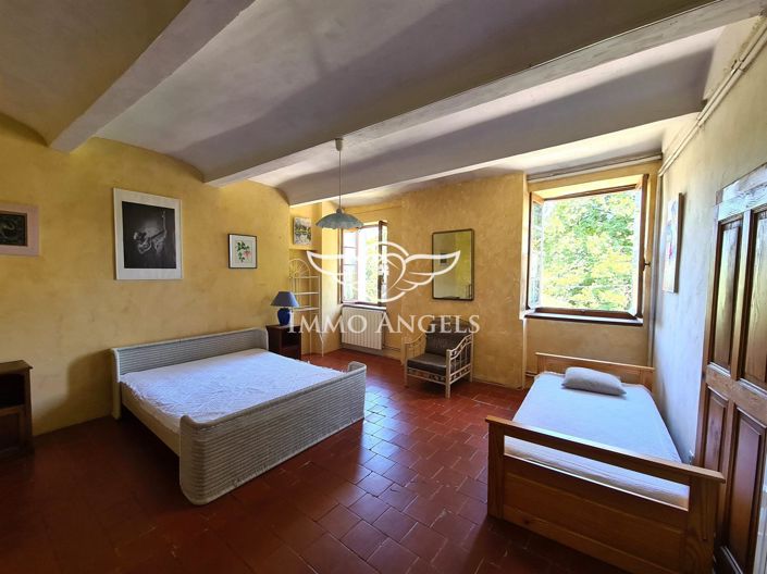 Image No.7-7 Bed House for sale