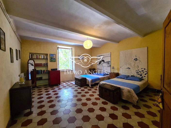 Image No.8-7 Bed House for sale