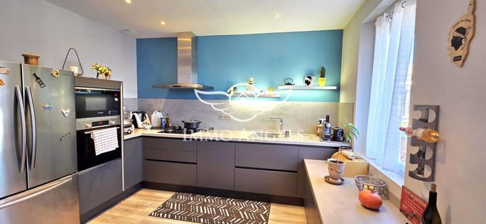 Image No.6-8 Bed House for sale