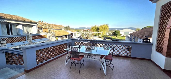 Image No.8-8 Bed House for sale