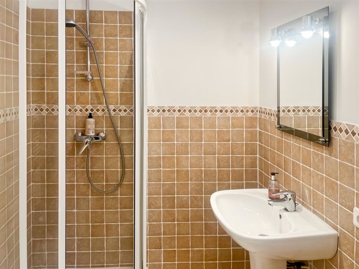 Image No.9-2 Bed House for sale