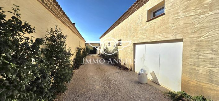 Image No.19-5 Bed House for sale