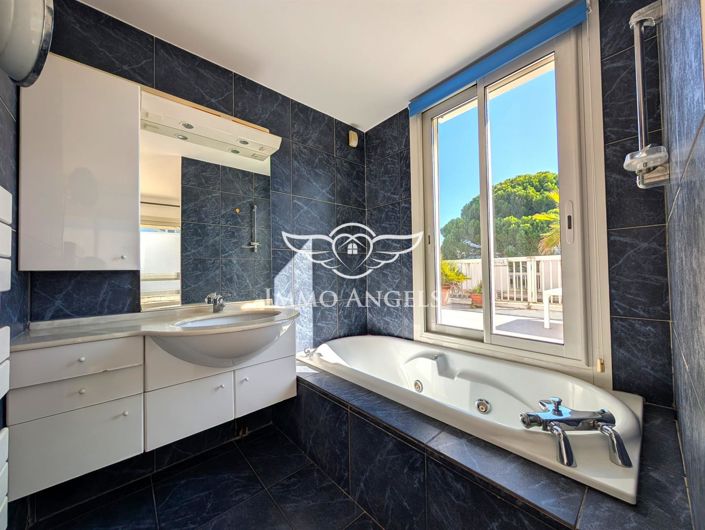 Image No.13-3 Bed Apartment for sale