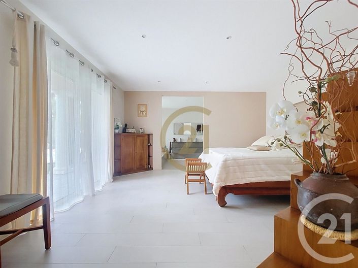 Image No.10-3 Bed House for sale