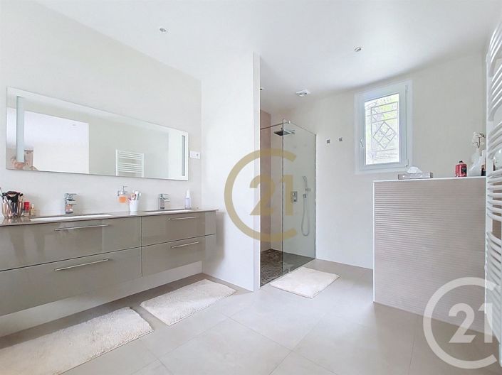 Image No.11-3 Bed House for sale