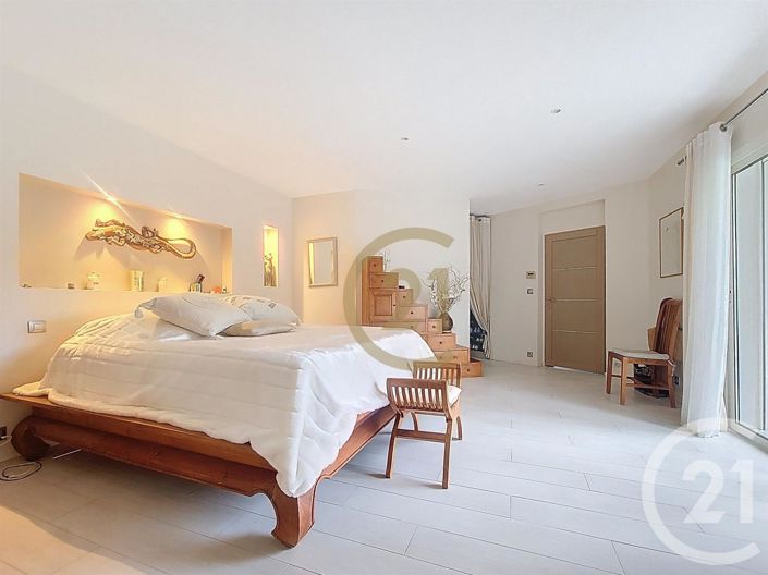 Image No.14-3 Bed House for sale