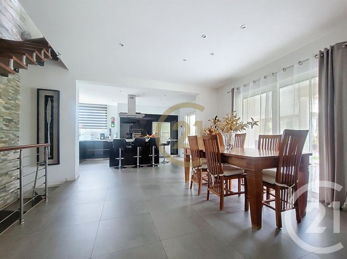 Image No.6-3 Bed House for sale