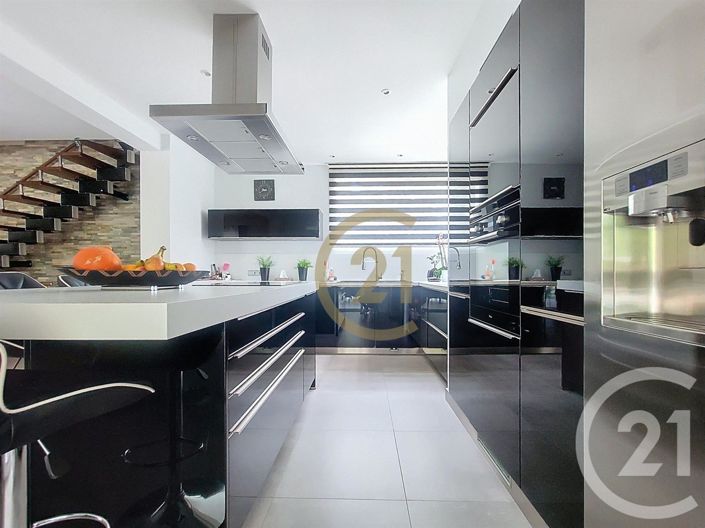 Image No.7-3 Bed House for sale