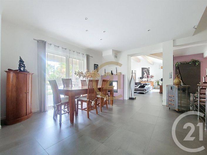 Image No.9-3 Bed House for sale