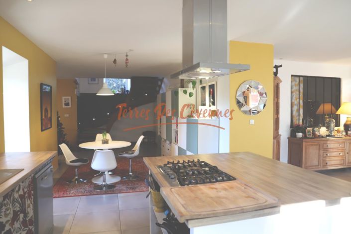 Image No.3-5 Bed House for sale