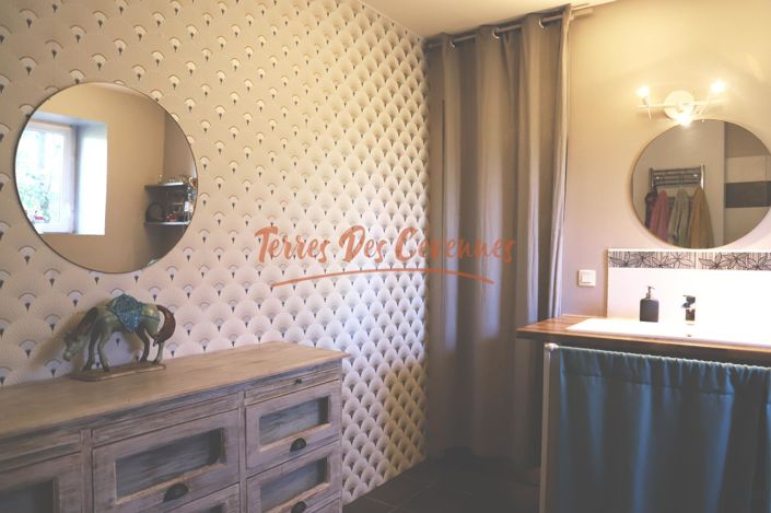 Image No.6-5 Bed House for sale