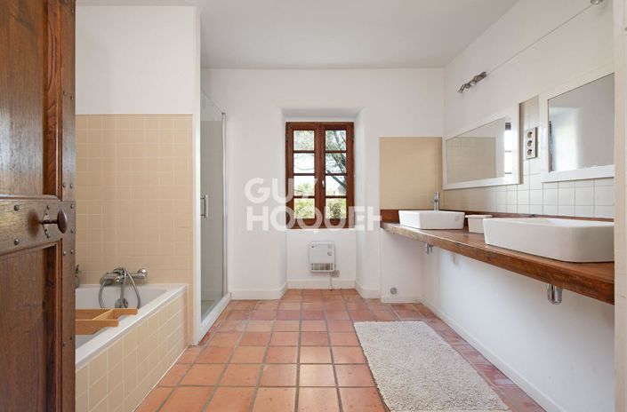 Image No.10-7 Bed House for sale