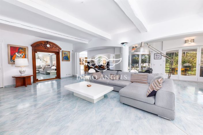 Image No.1-5 Bed House for sale