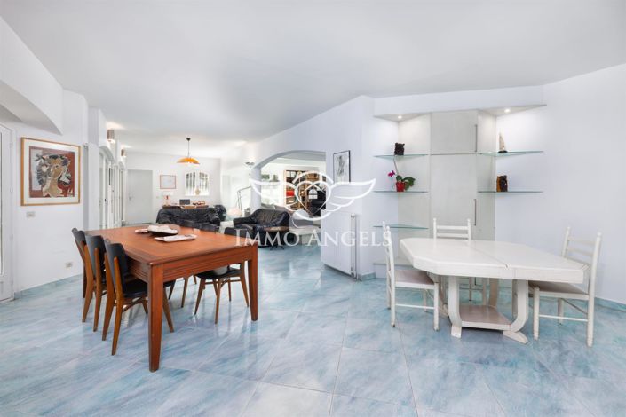 Image No.2-5 Bed House for sale