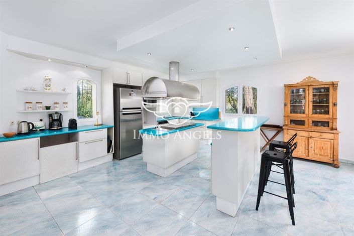 Image No.3-5 Bed House for sale