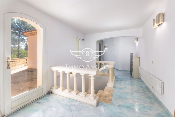 Image No.6-5 Bed House for sale