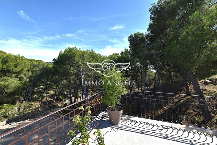 Image No.10-5 Bed Property for sale