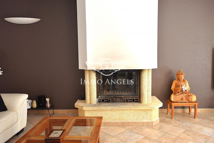 Image No.11-5 Bed Property for sale