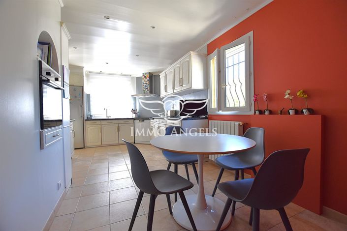 Image No.13-5 Bed Property for sale