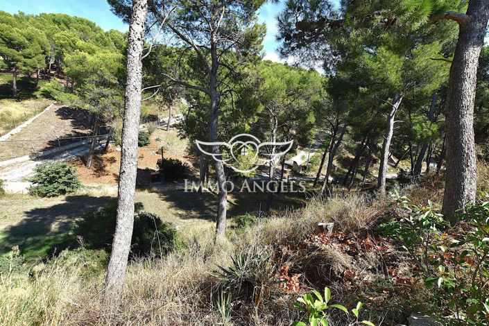 Image No.2-5 Bed Property for sale