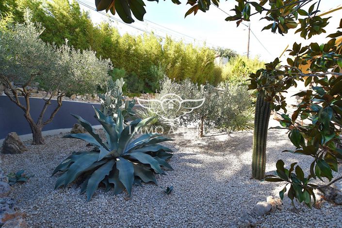 Image No.7-5 Bed Property for sale