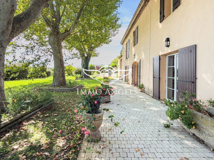 Image No.1-8 Bed House for sale