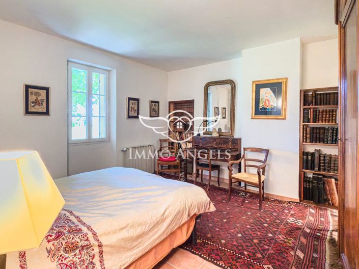 Image No.26-8 Bed House for sale