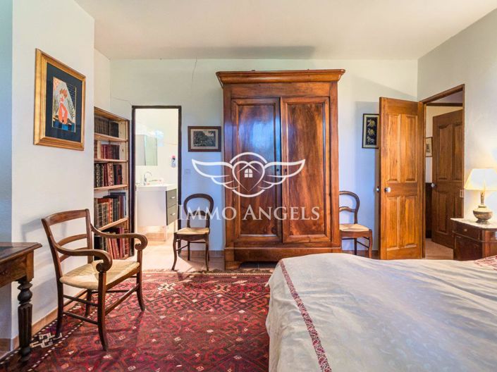 Image No.27-8 Bed House for sale