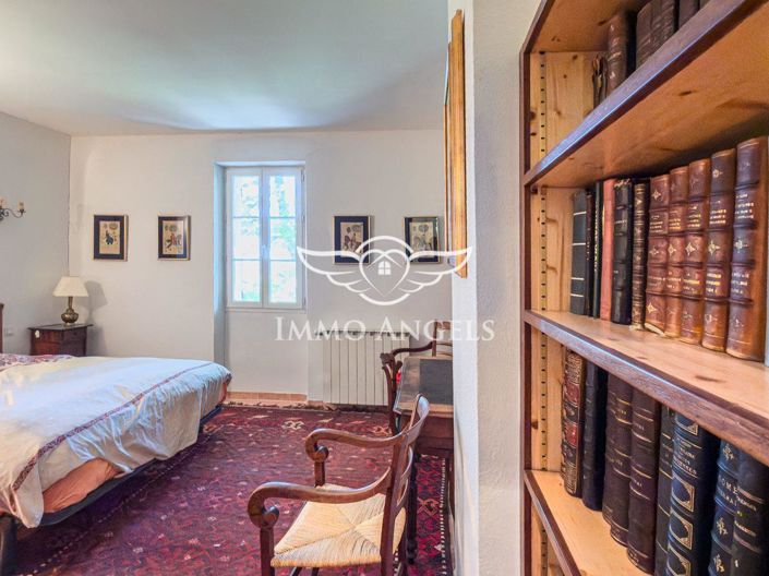 Image No.29-8 Bed House for sale