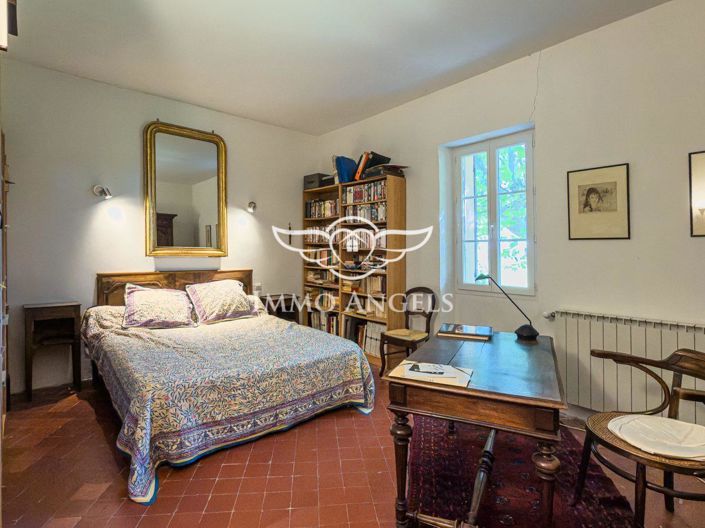 Image No.30-8 Bed House for sale