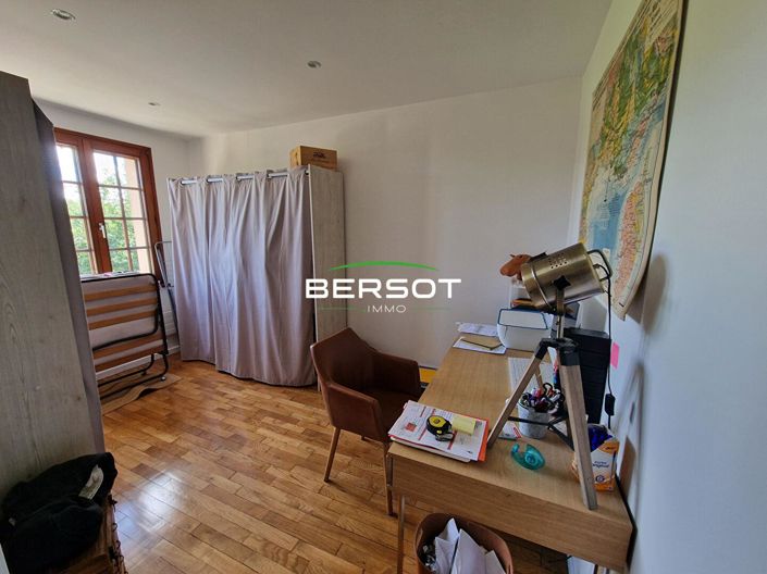 Image No.11-2 Bed House for sale