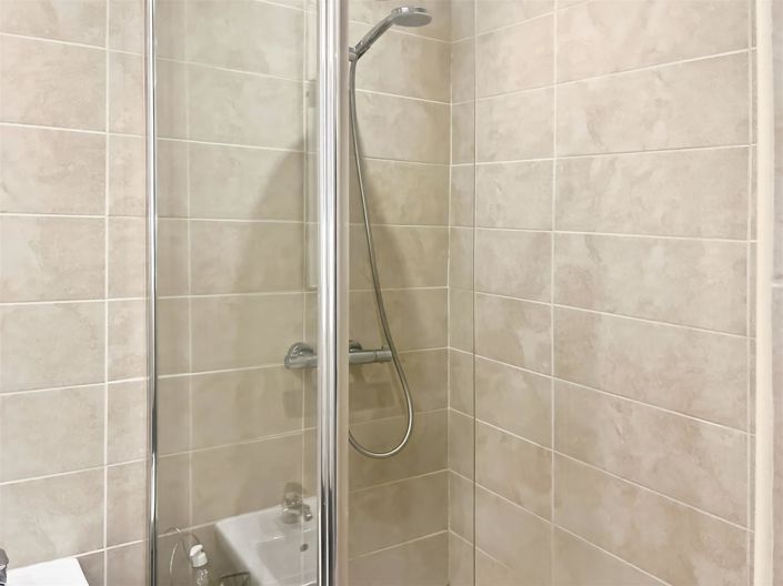 Image No.16-1 Bed House for sale