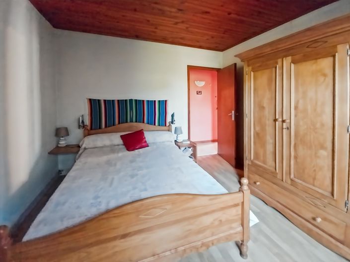 Image No.9-2 Bed House for sale