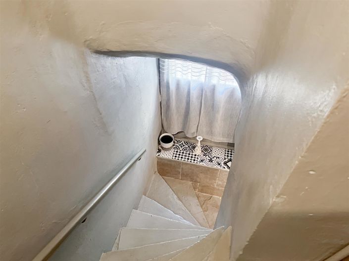 Image No.7-2 Bed House for sale