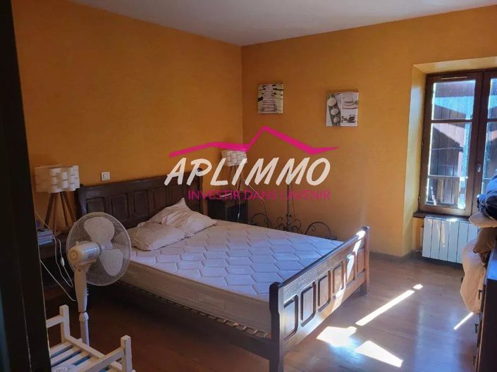 Image No.8-4 Bed House for sale