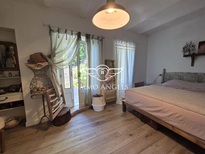 Image No.17-6 Bed House for sale