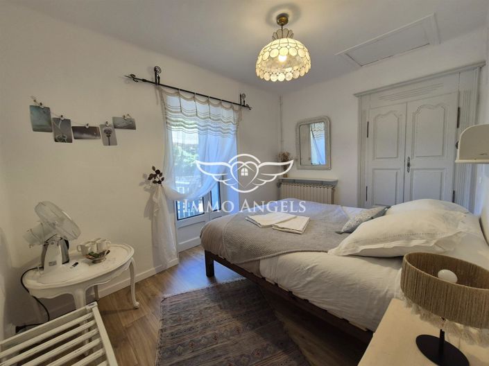 Image No.8-6 Bed House for sale