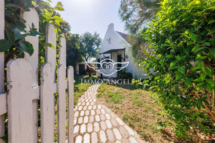 Image No.15-12 Bed Property for sale