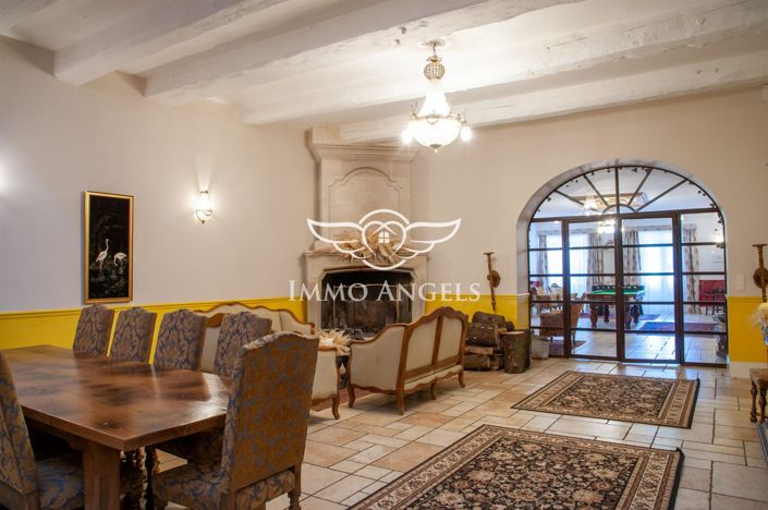 Image No.17-24 Bed Property for sale