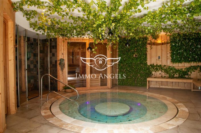 Image No.21-24 Bed Property for sale