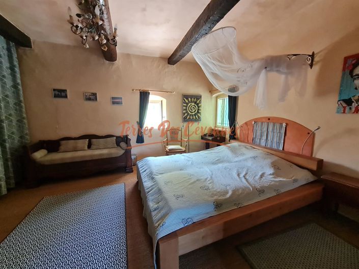 Image No.10-8 Bed House for sale