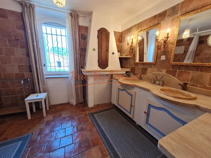 Image No.11-8 Bed House for sale