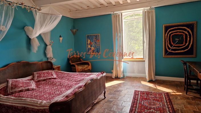 Image No.9-8 Bed House for sale