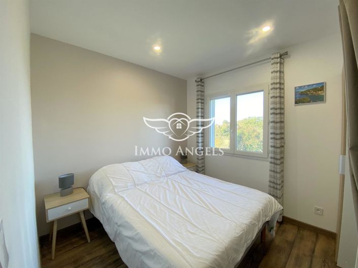 Image No.18-7 Bed House for sale