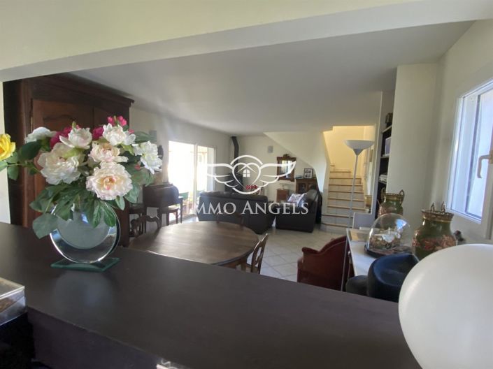 Image No.10-8 Bed House for sale