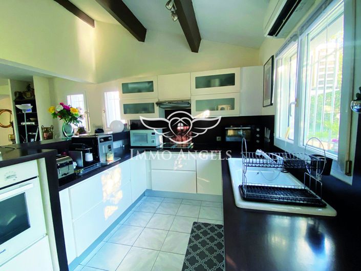 Image No.11-8 Bed House for sale