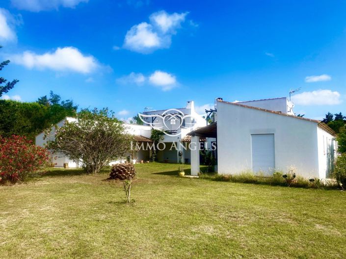 Image No.2-8 Bed House for sale