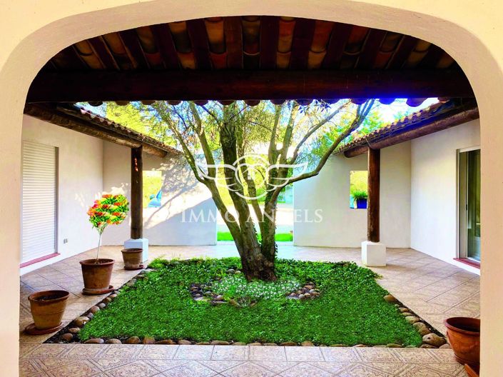 Image No.3-8 Bed House for sale