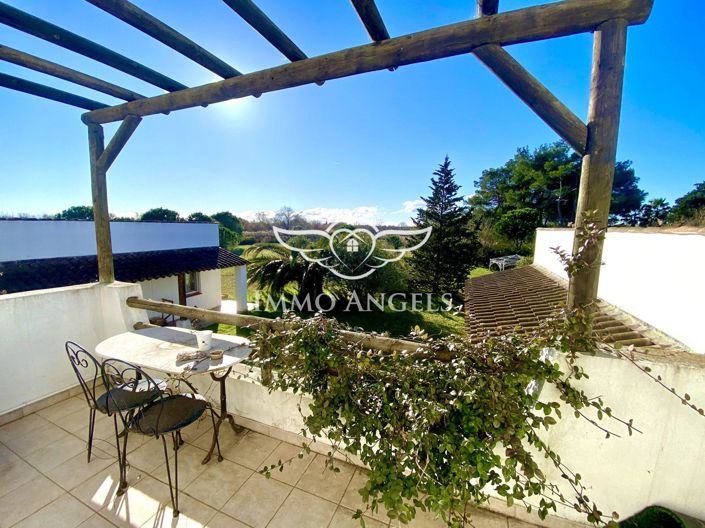 Image No.6-8 Bed House for sale